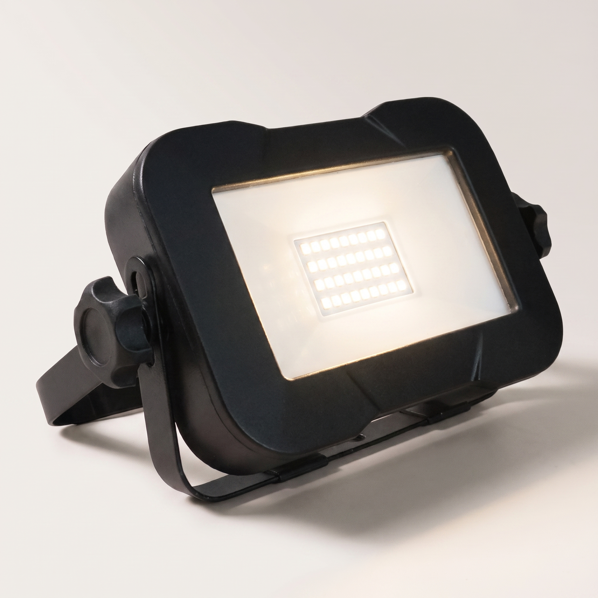 Xtricity Portable LED Magnetic Work Light — 15W / 1800 Lumens / 4000K Cool White, Battery or Adaptor