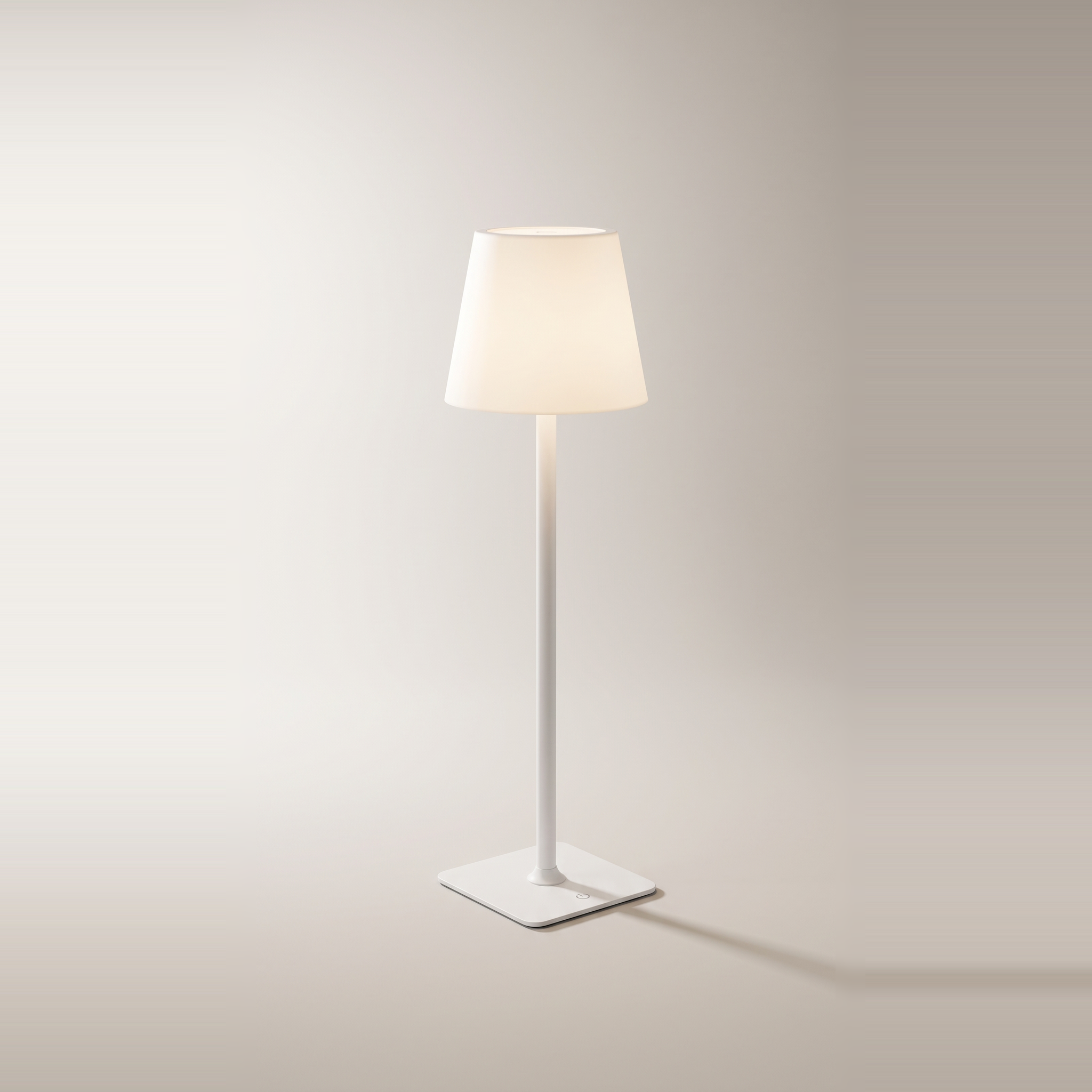 Lampe de table tactile DEL rechargeable USB Lucie — Fine, sans fil, intensité réglable, 3 couleurs, blanc