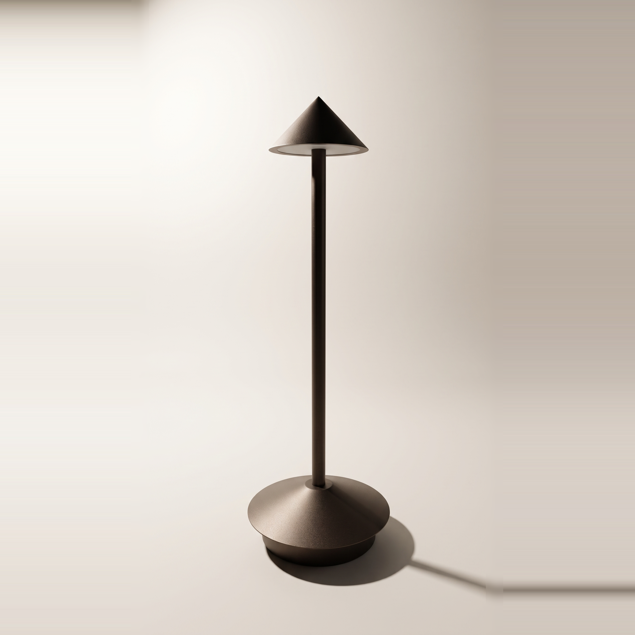 Lampe de table tactile DEL rechargeable USB Winchester — Sans fil, à intensité variable et 3 couleurs