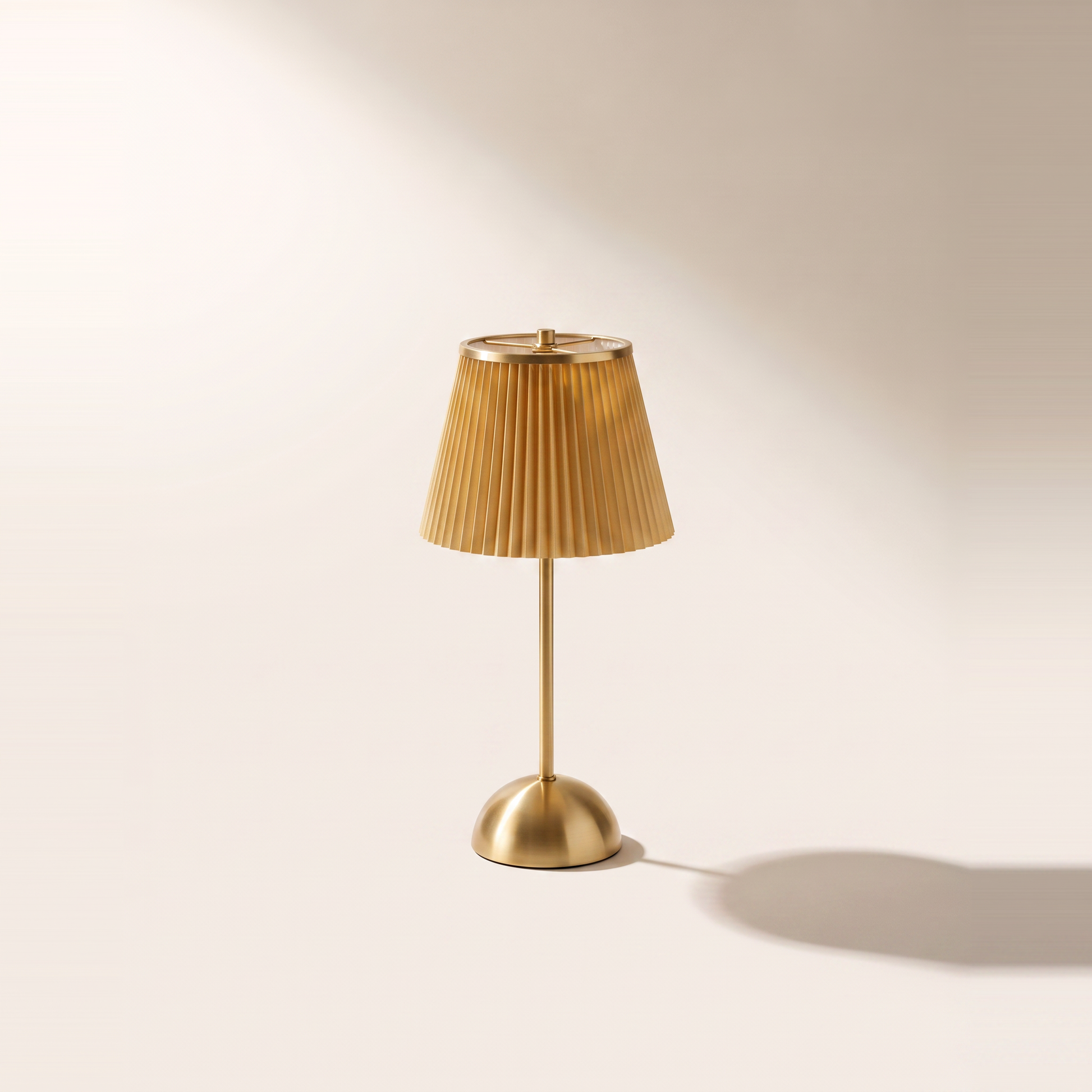 La Boca USB Rechargeable Touch Table Lamp, Gold