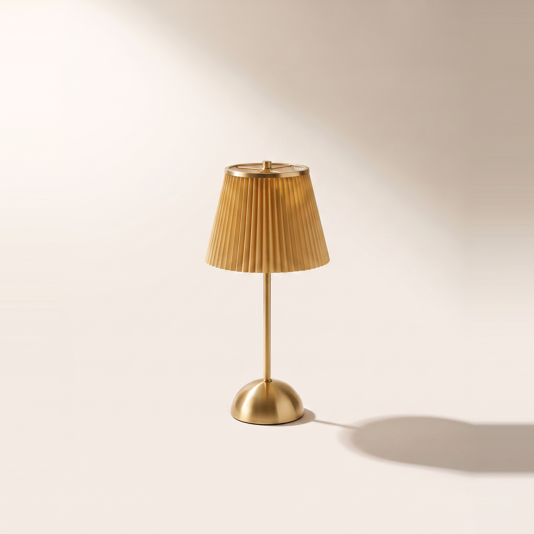La Boca USB Rechargeable Touch Table Lamp, Gold