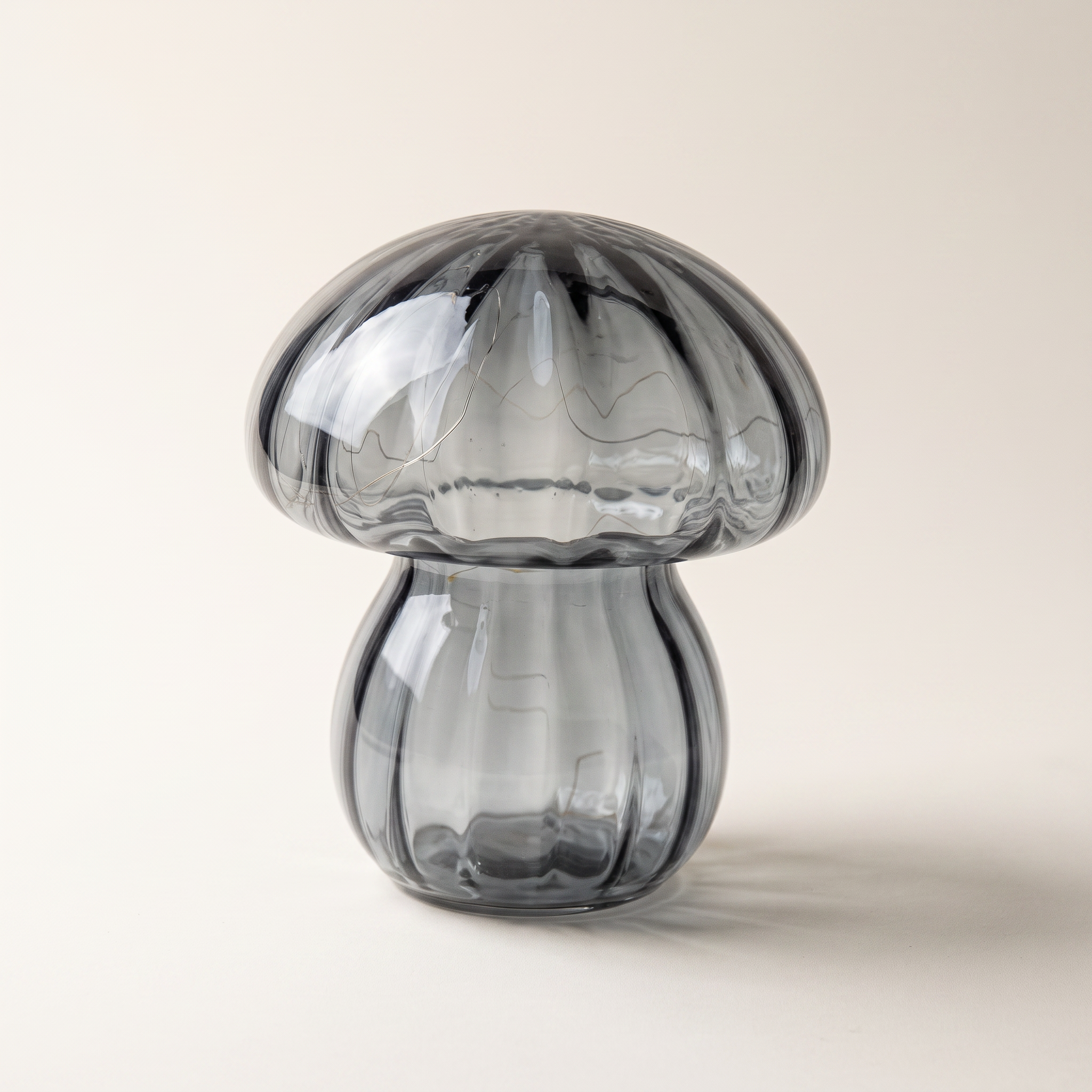 Lampe de table en verre champignon grise