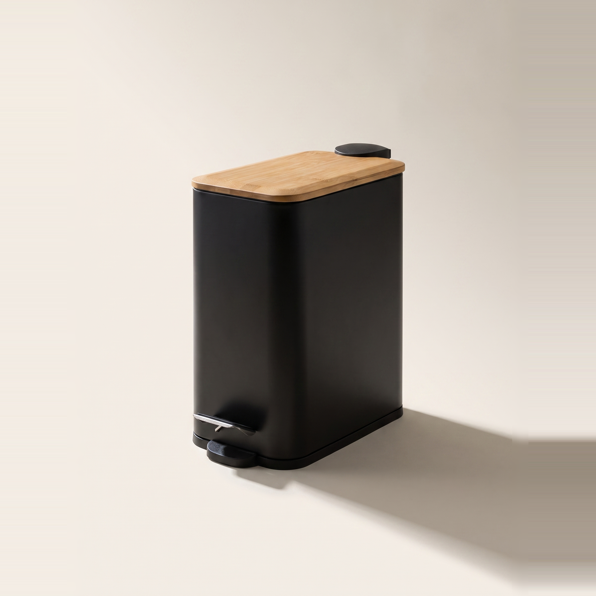 Poubelle à pédale rectangulaire 5 L à fermeture douce avec couvercle en bambou — Noir mat