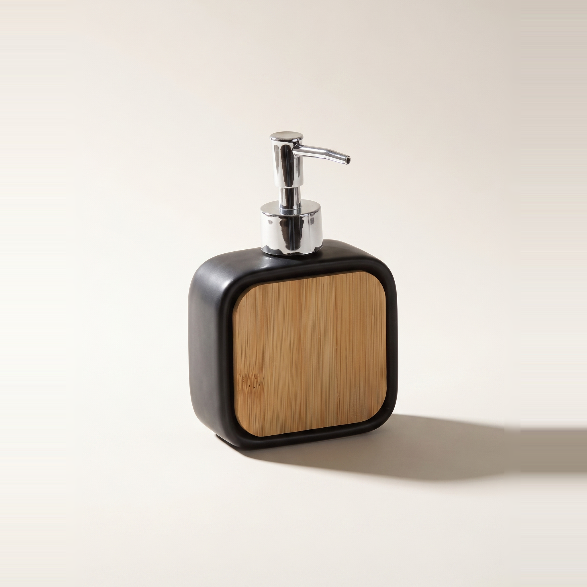 Distributeur de savon en dolomie noir mat avec bambou