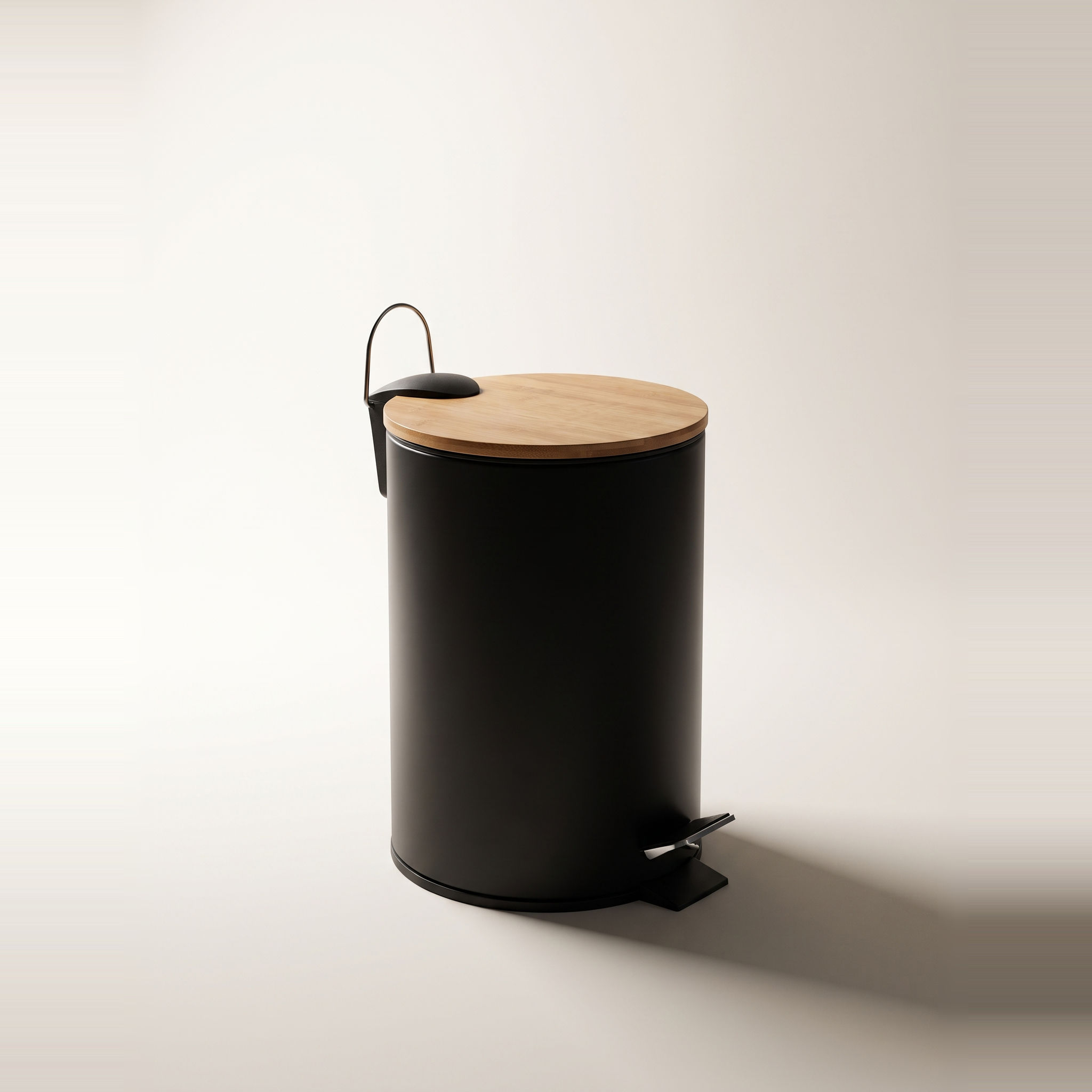 Poubelle à pédale 5 L à fermeture douce avec couvercle fin en bambou – Noir mat