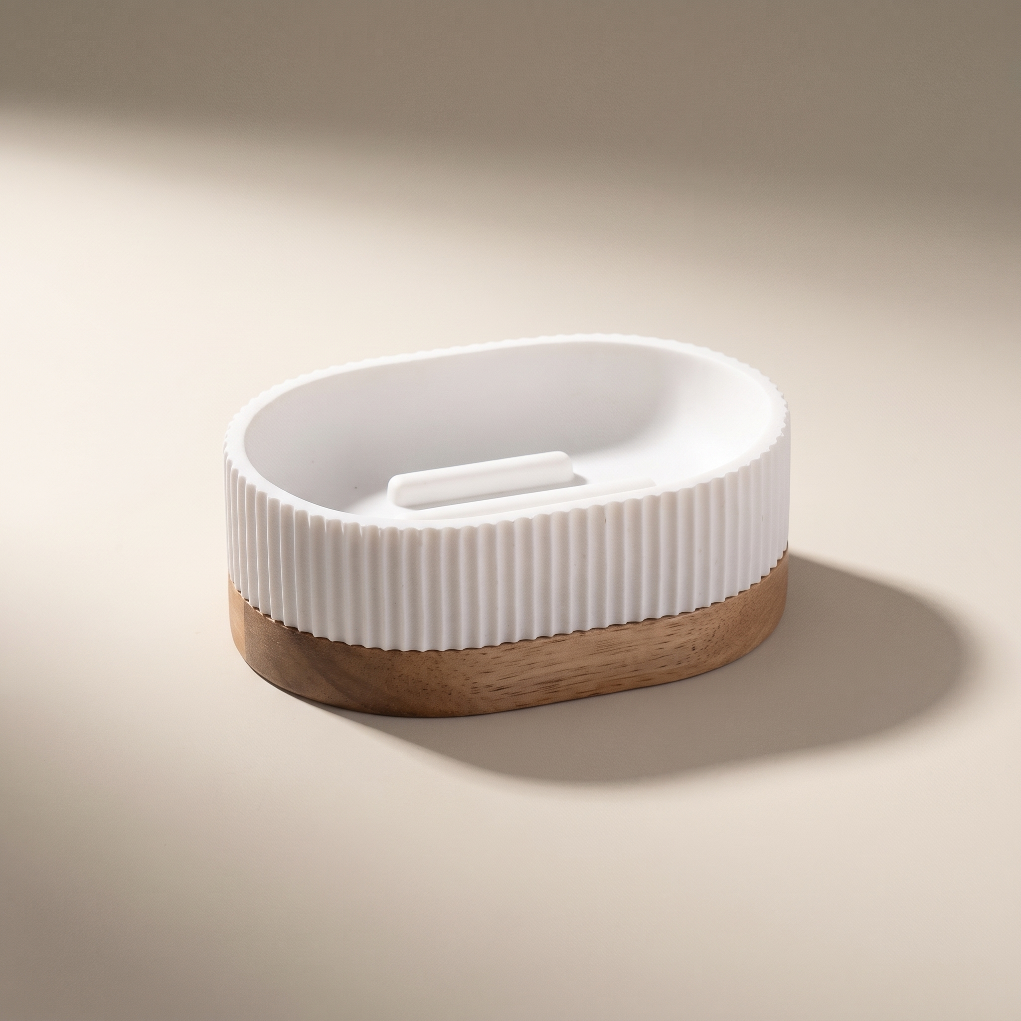 Porte-savon JS Maison blanc en résine avec accent en bois d'acacia