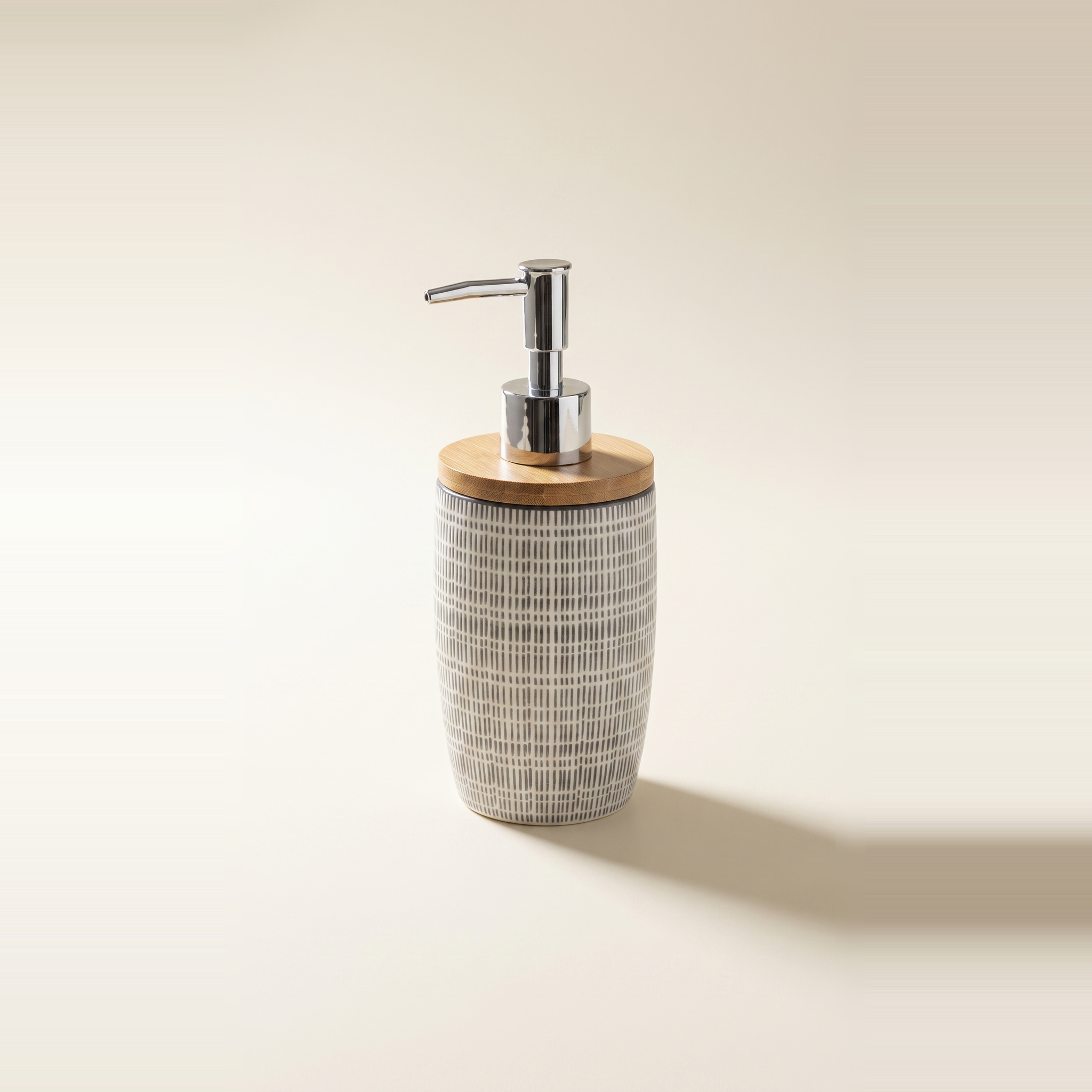 Distributeur de savon en dolomie grise et blanche — Glaçage brillant, chrome et acacia