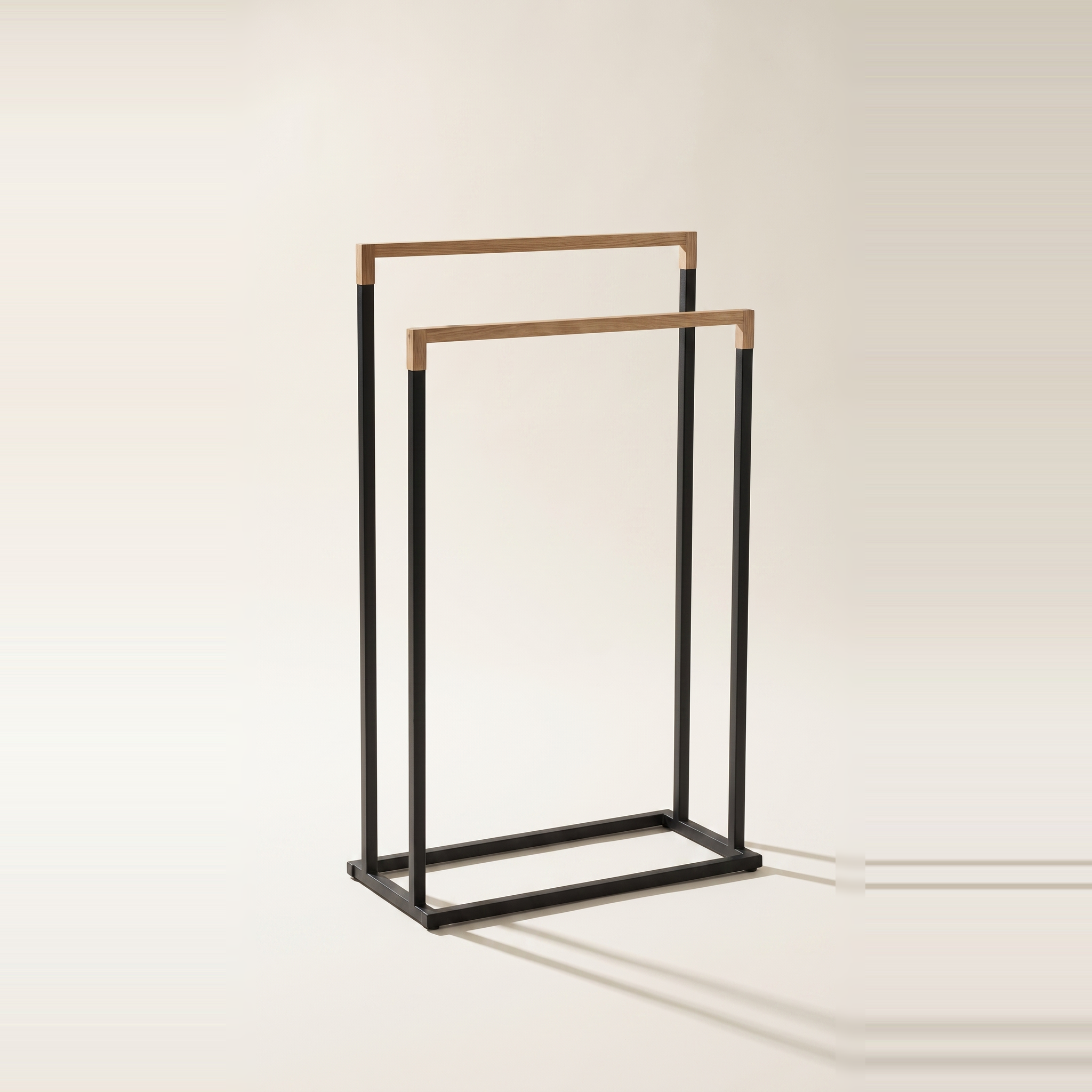 Porte-serviettes autoportant avec barre en bois
