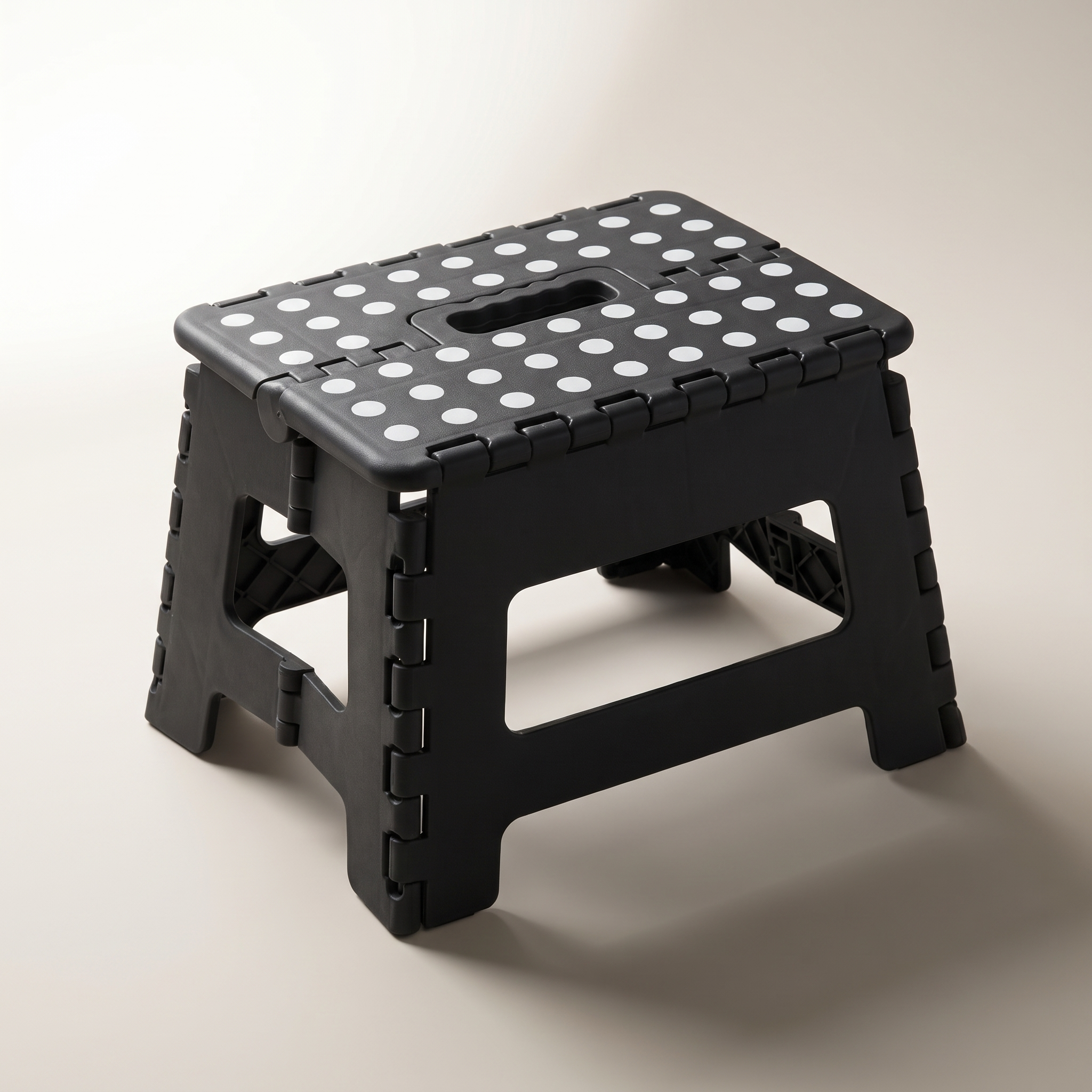 Tabouret pliant en plastique de 9 po — Noir