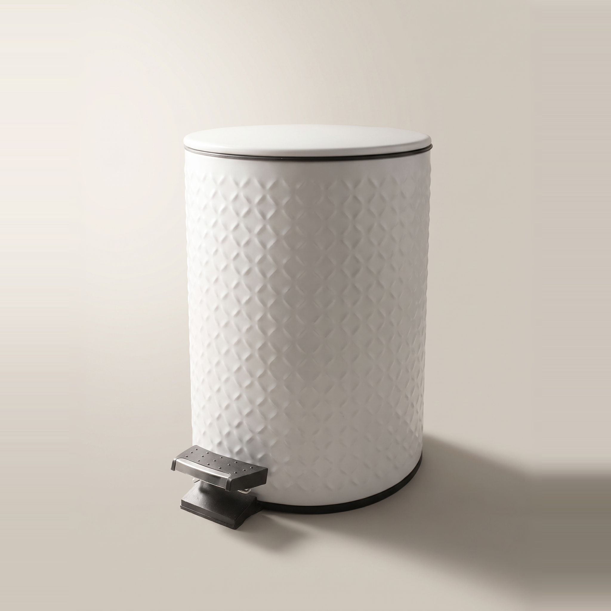 Poubelle à pédale vintage 5 L gaufrée avec fermeture amortie — Blanc mat