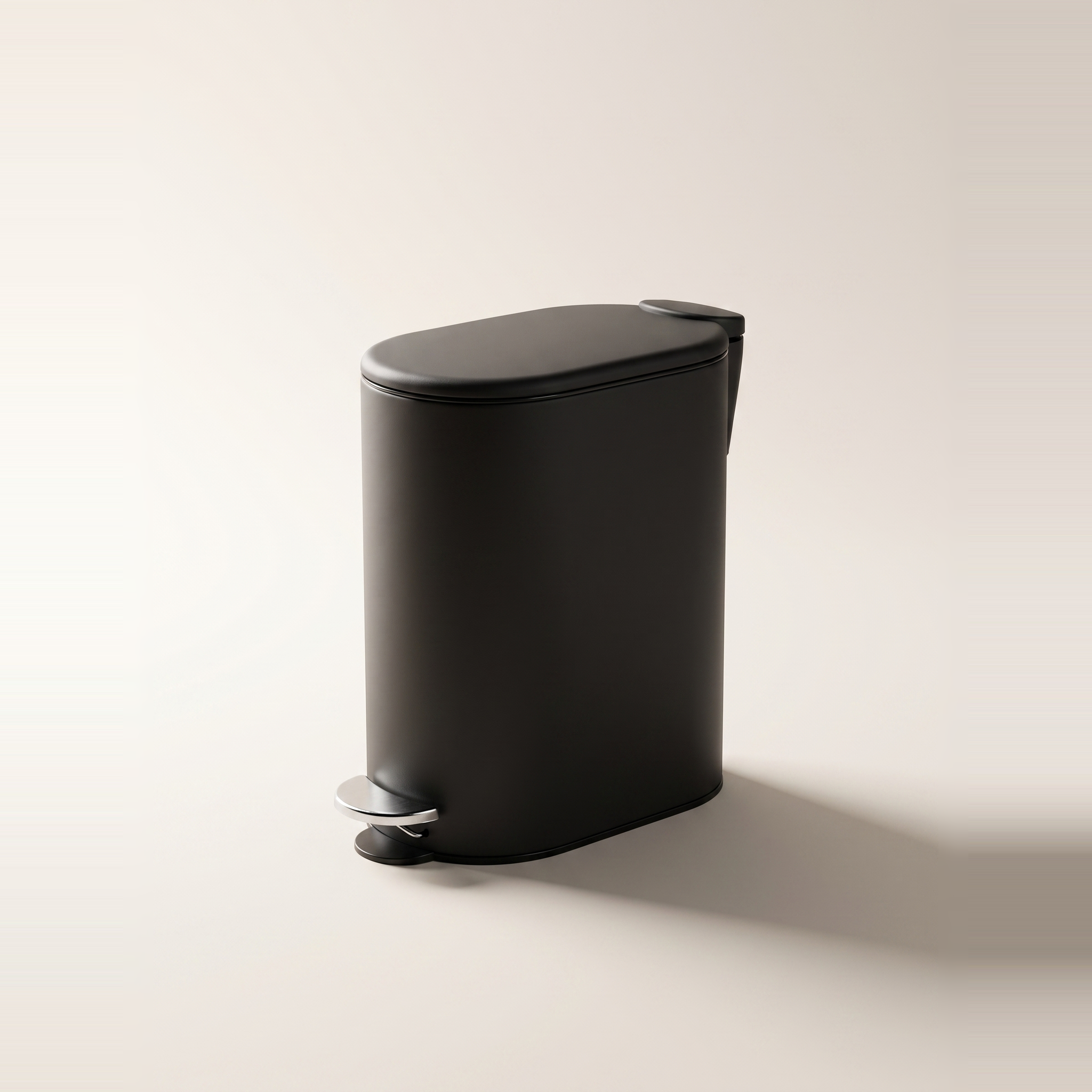 Poubelle à pédale en métal Slim de 5 L avec fermeture douce — Noir mat