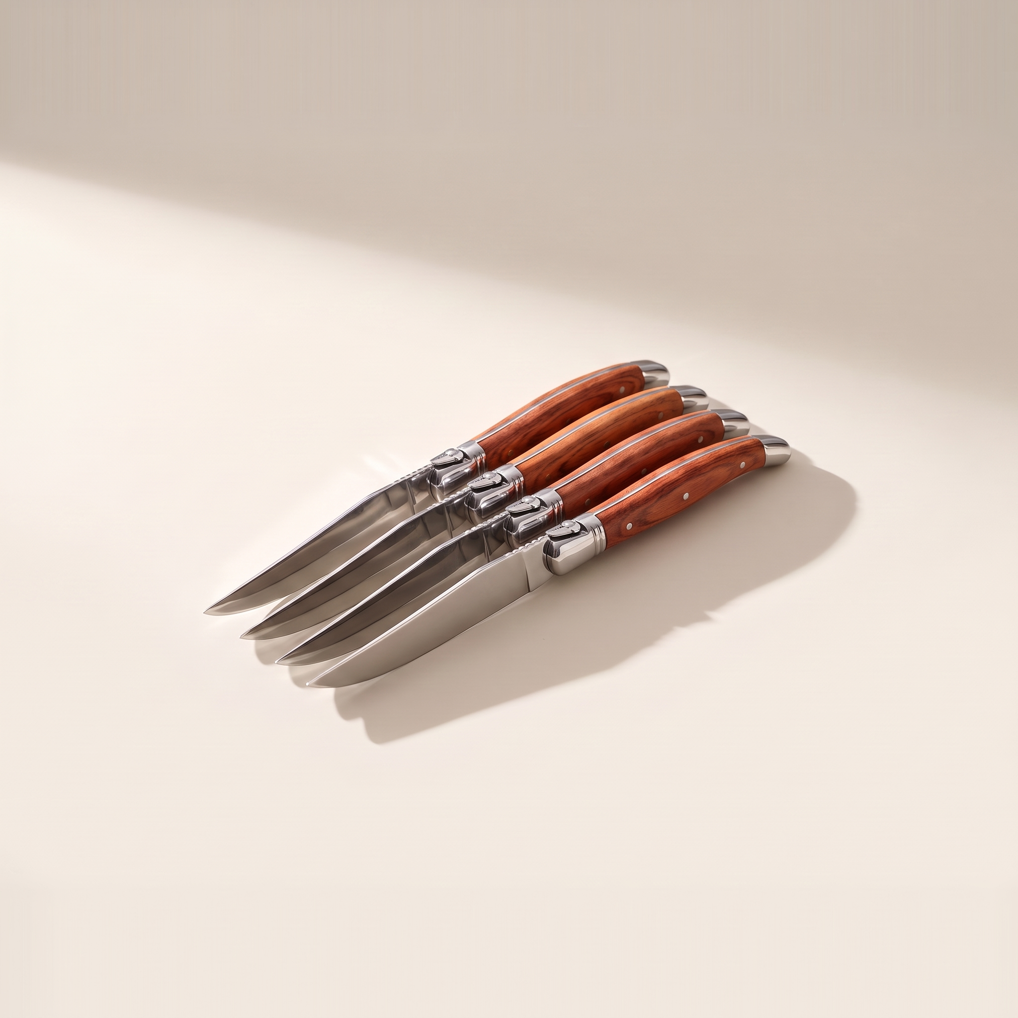 Lot de 4 couteaux à steak Laguiole – Manches effet bois