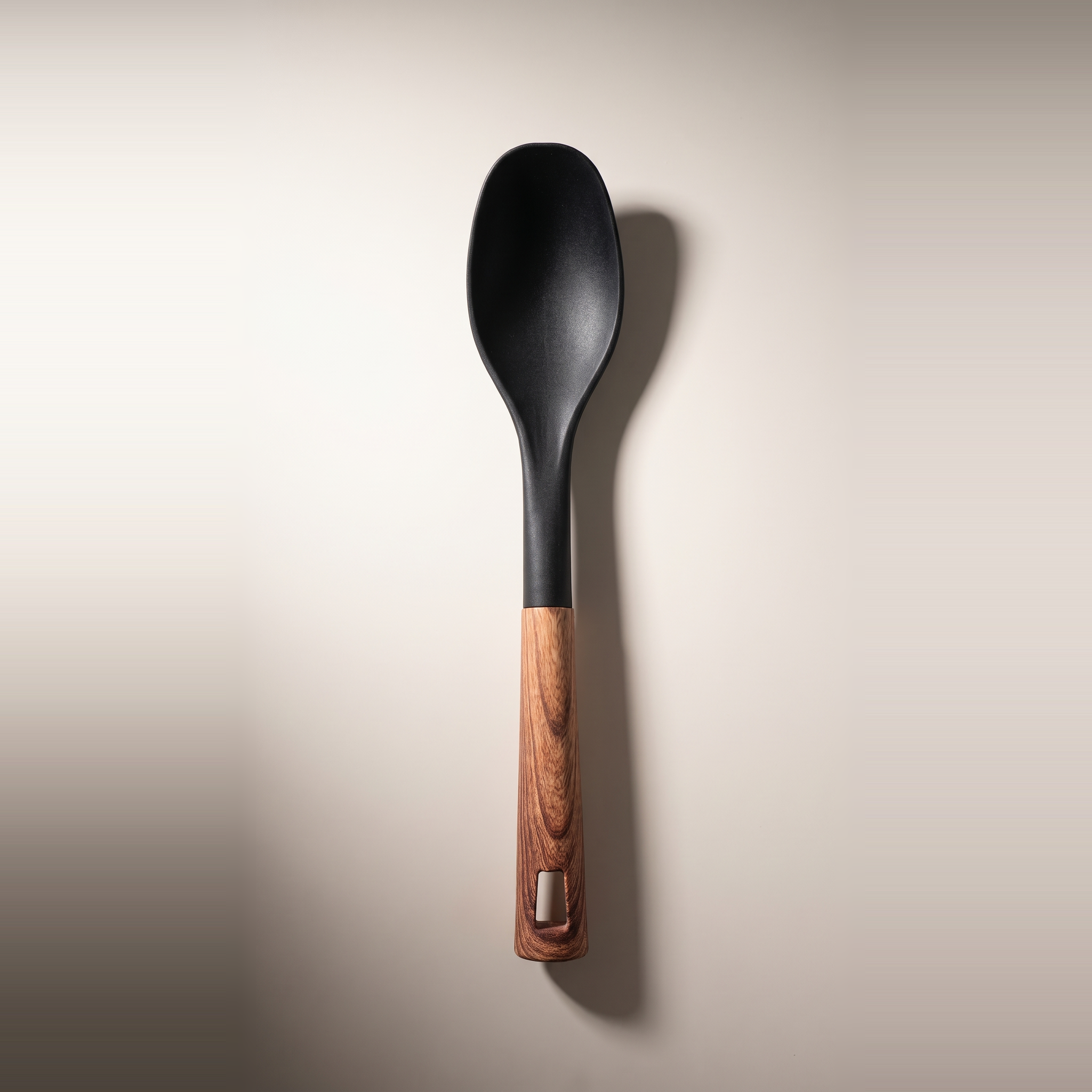 Cuillère en nylon avec manche toucher doux aspect bois