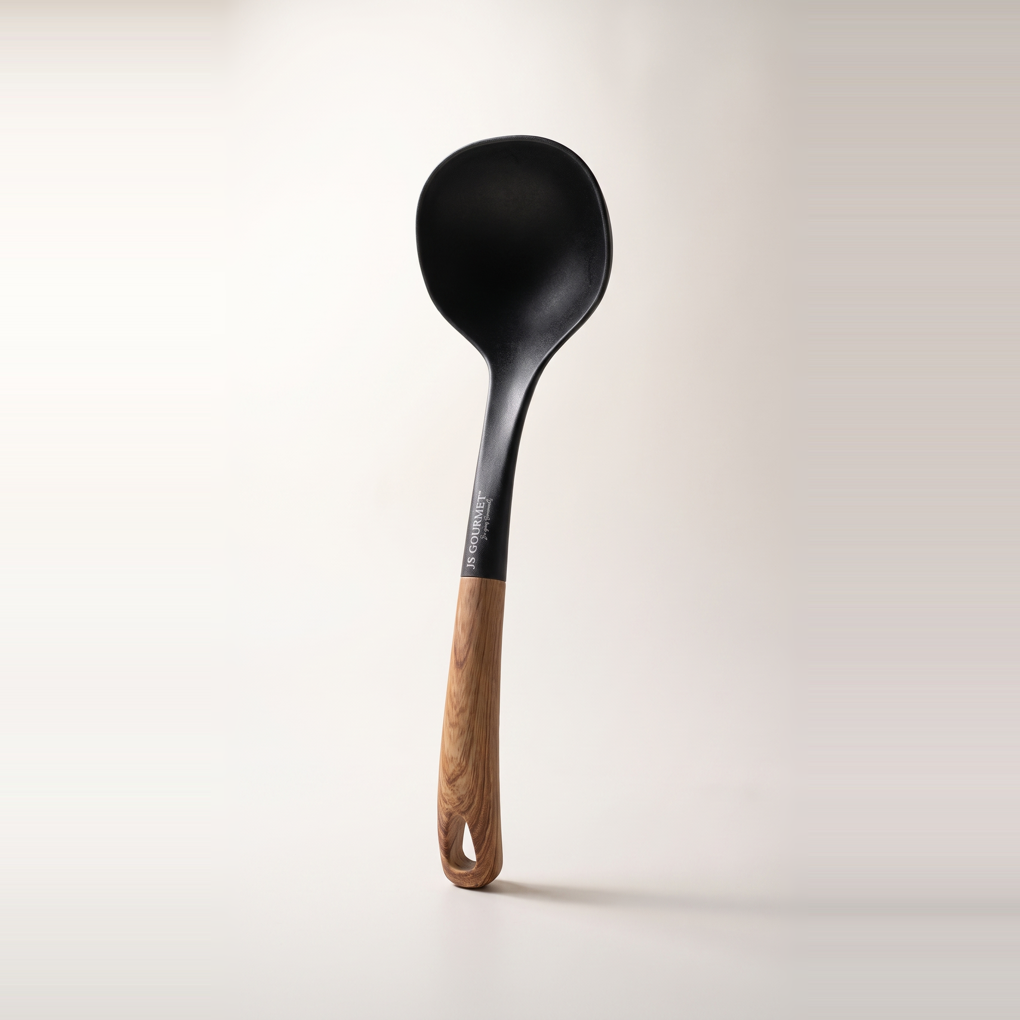 Louche en nylon avec manche ergonomique galbé effet bois