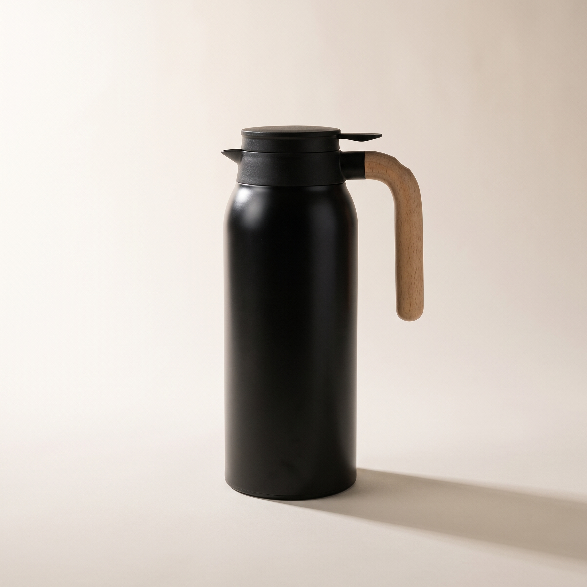 Carafe isotherme à double paroi de 1500 ml avec poignée en bois - Noir