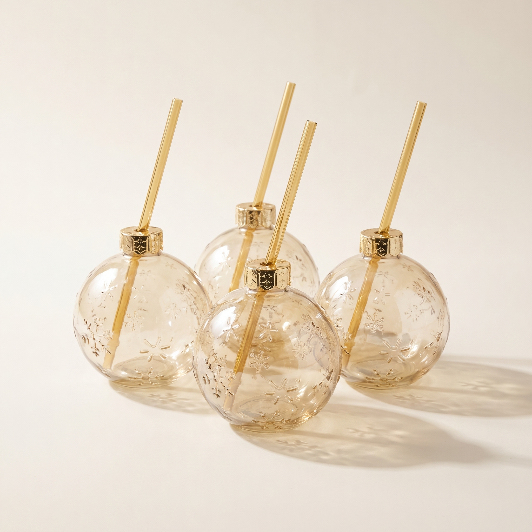 Verres Joie des Fêtes en forme de flocon de neige avec couvercles et pailles, ensemble de 4