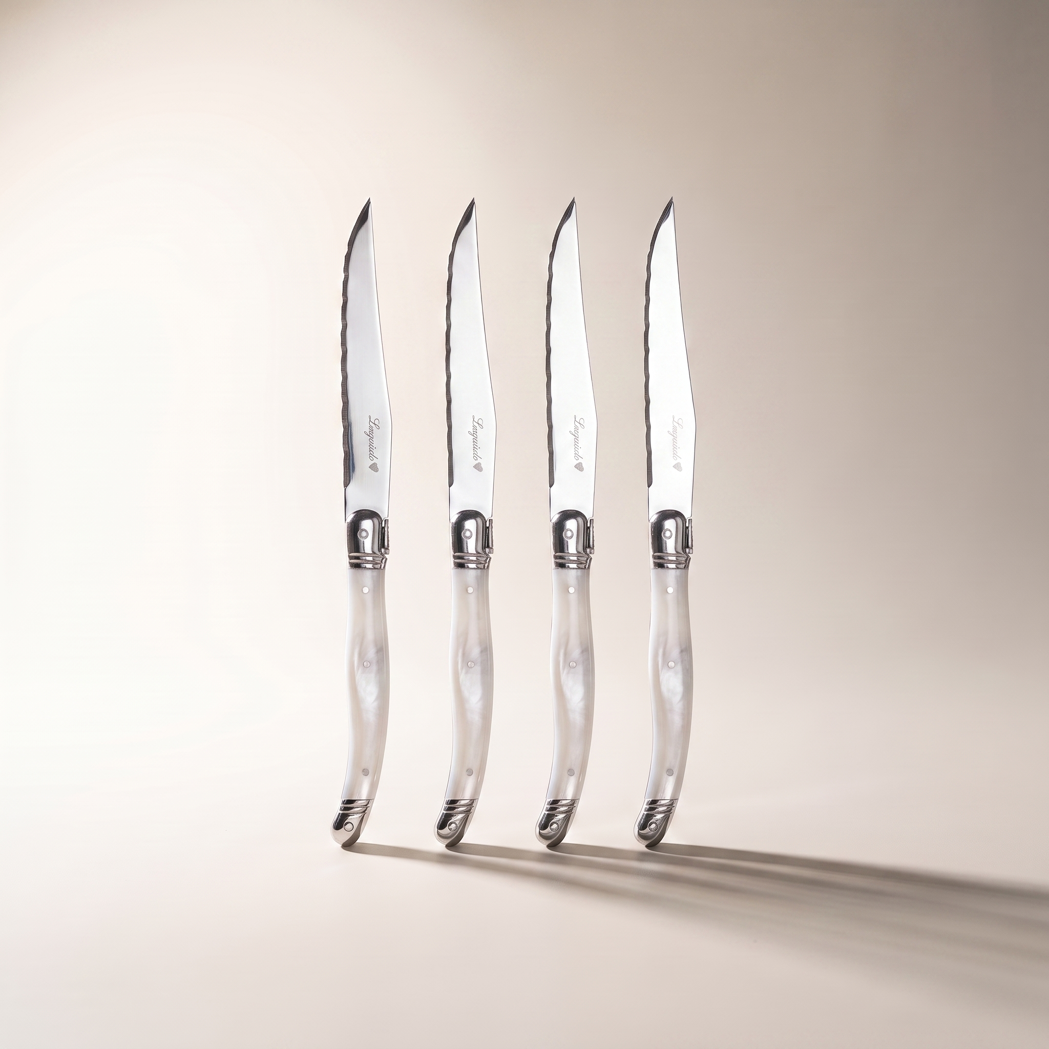 Ensemble de 4 couteaux à steak Laguiole — Manches effet marbre