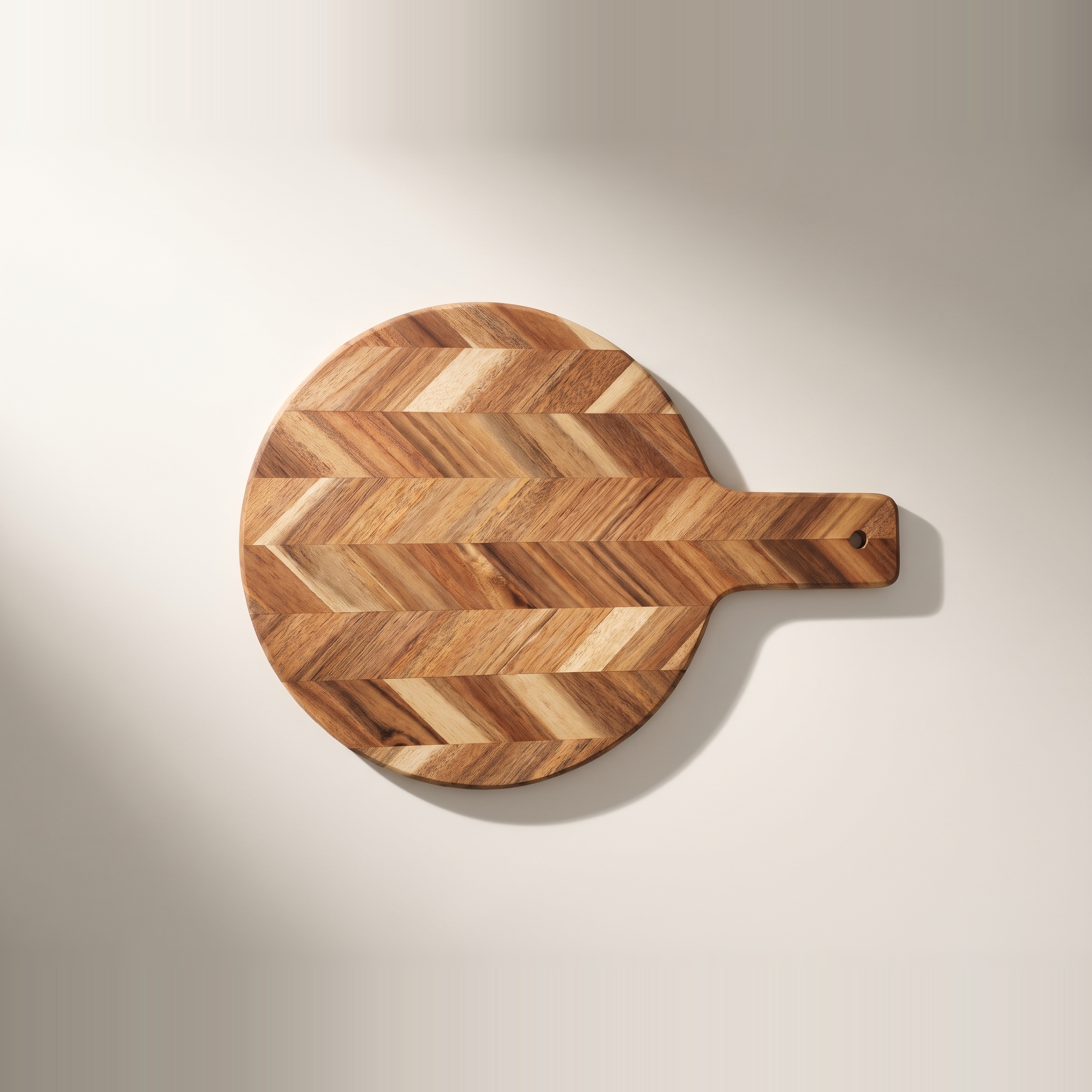Planche de service en bois d'acacia avec motif à chevrons