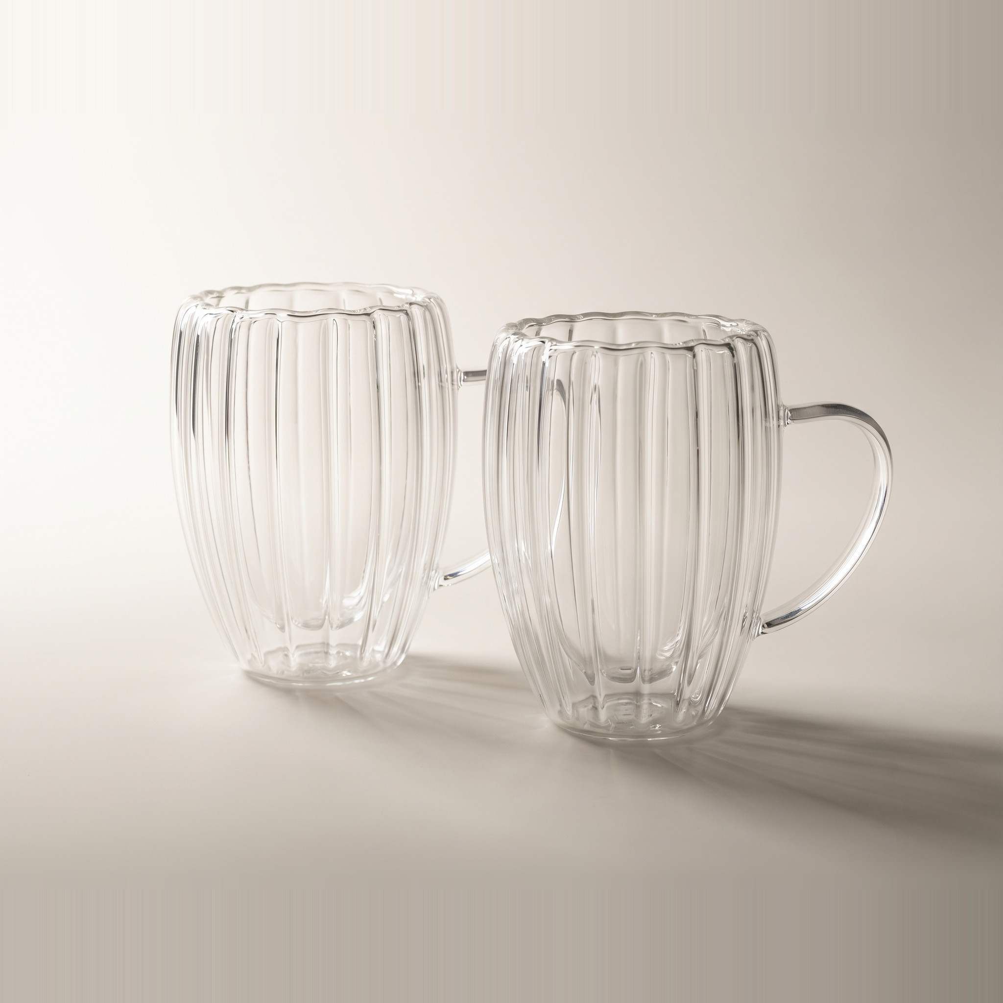 Tasses en verre borosilicate à double paroi à design de rainures embossées, 350 ml (ensemble de 2)