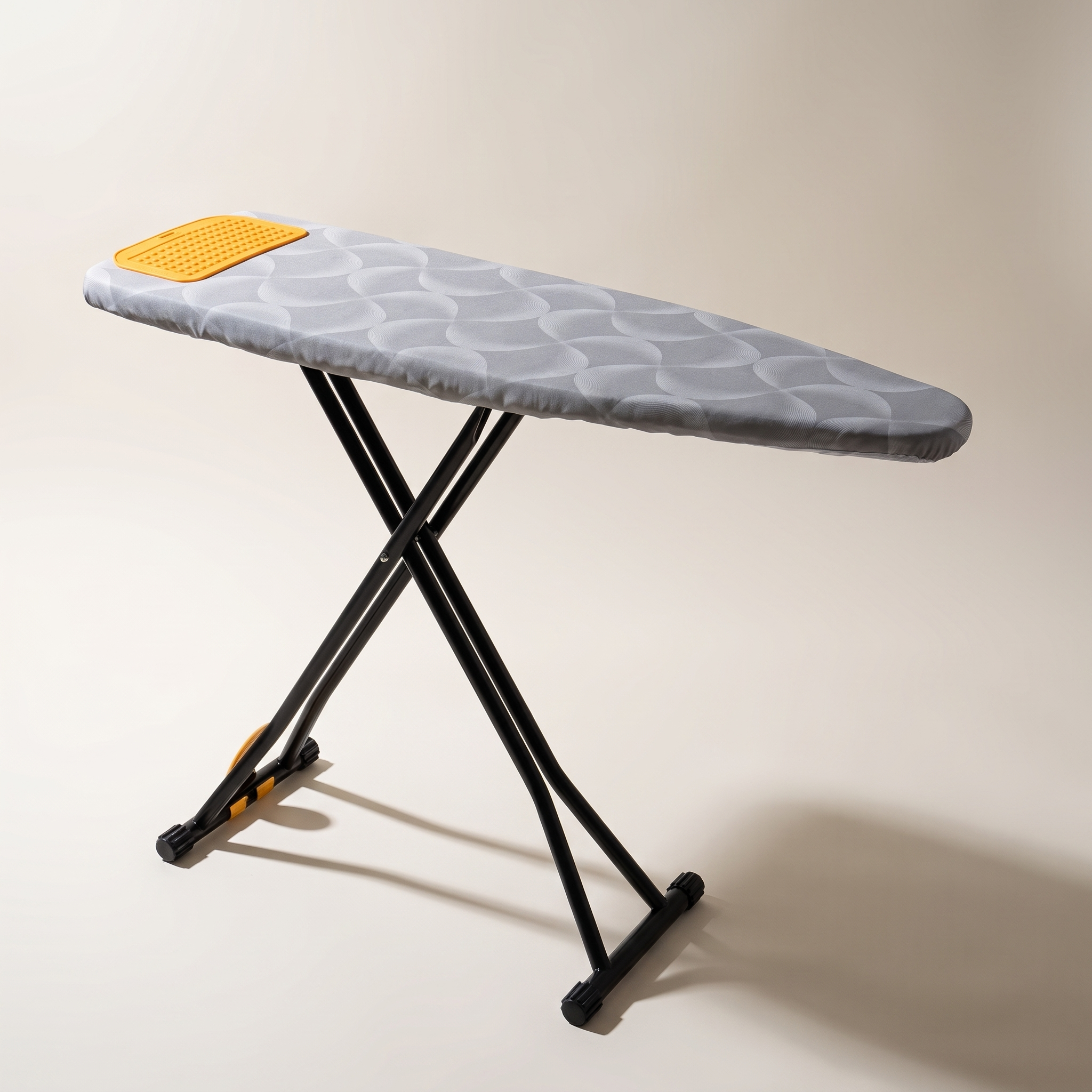 Table à repasser JS Maison avec plateau en maille d'acier et repose-fer en silicone