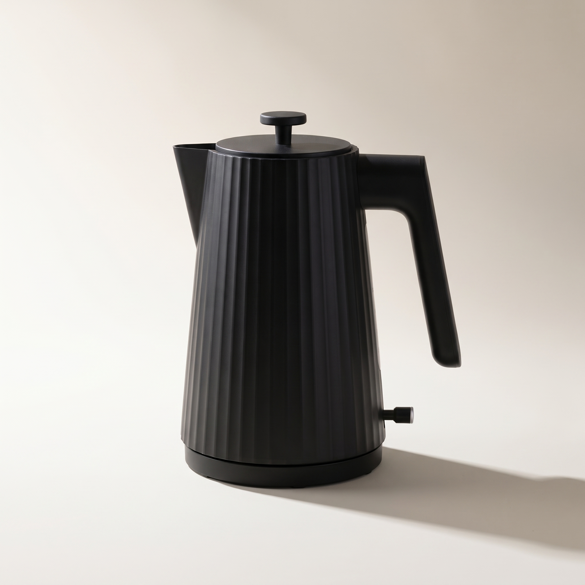 Bouilloire électrique 1,7 L, 1500 W — Noir mat (Collection Vague)