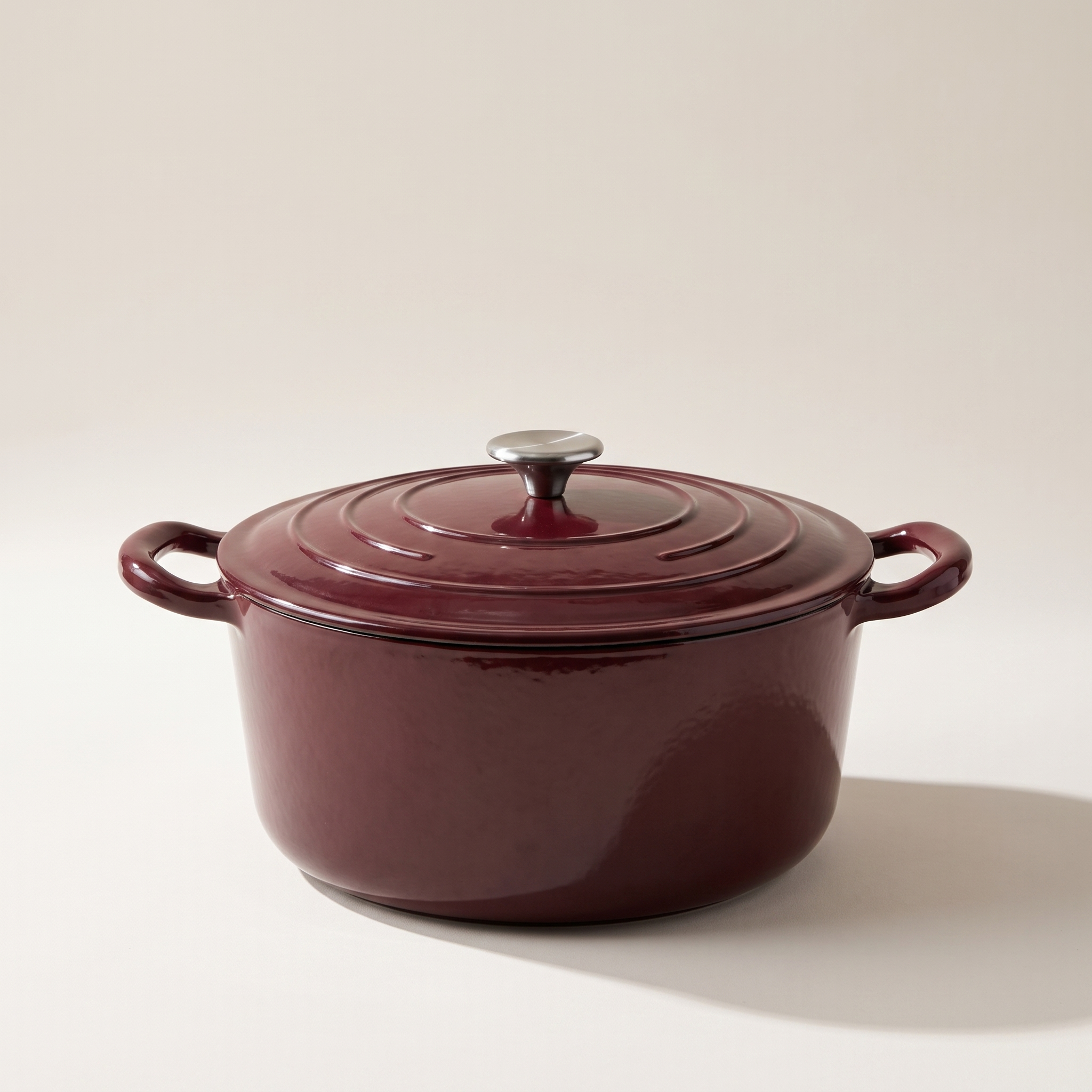 Enameled Cast Iron Round Dutch Oven — Bordeaux, 5.3 L (5.6 qt)