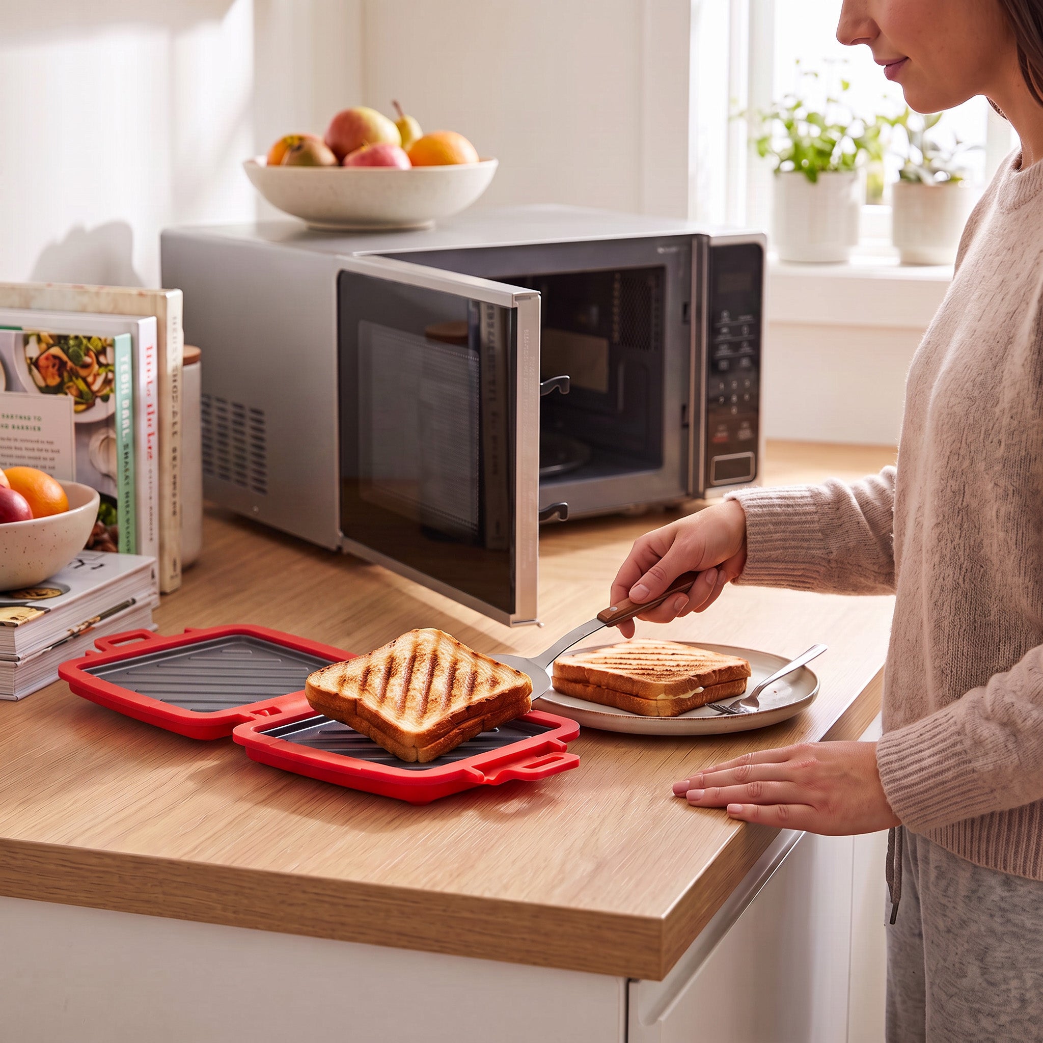 JS Gourmet SIZZLE CRISPY Microwave Grilling & Toastie Maker