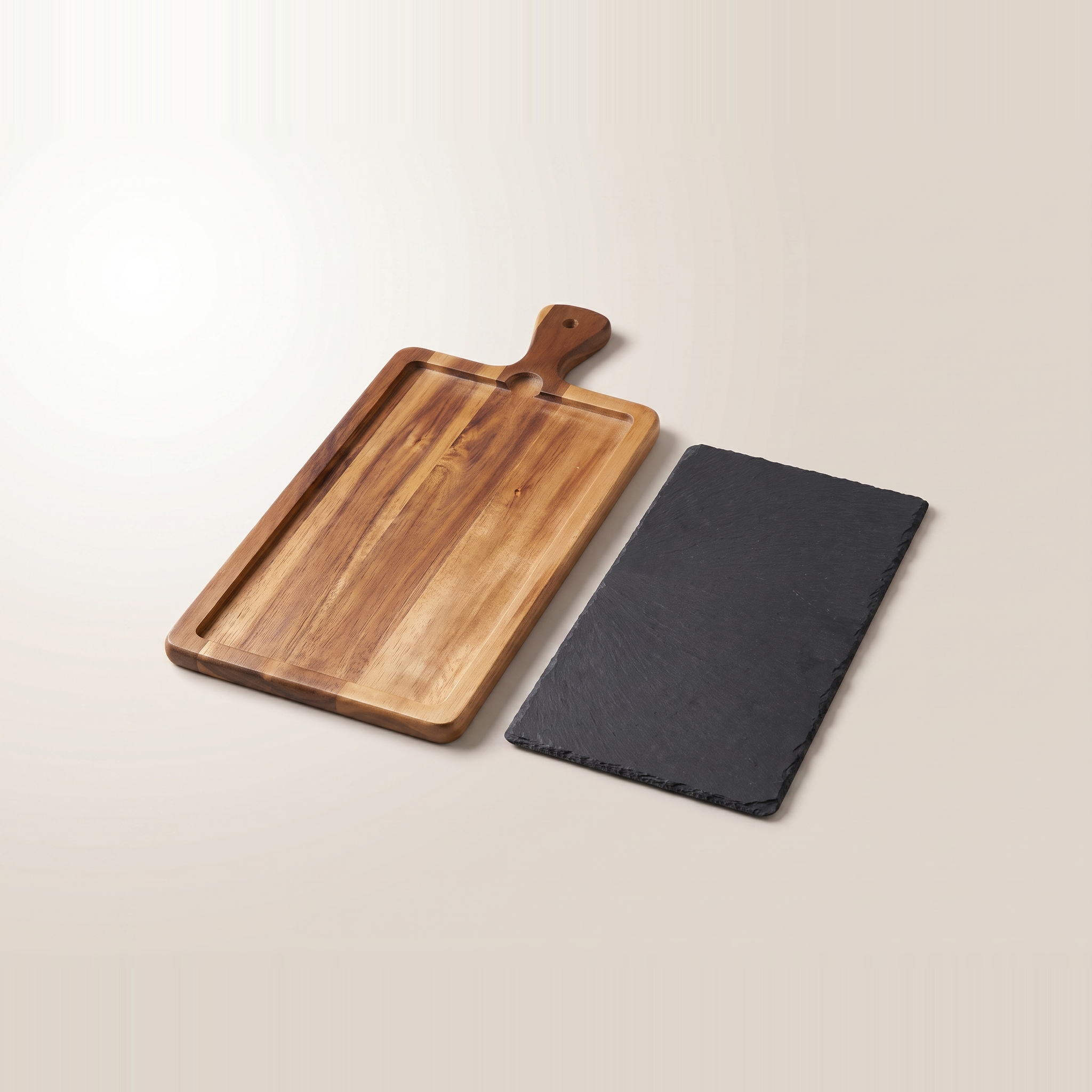 Planche de service en bois d'acacia avec insert amovible en ardoise noire
