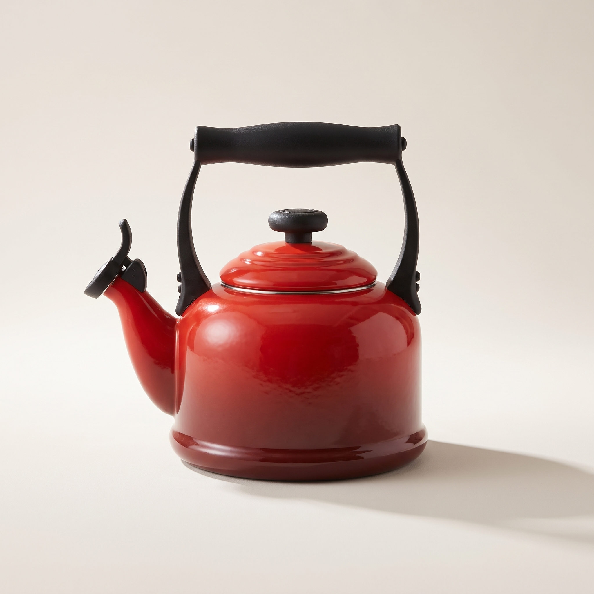 Bouilloire sifflante en acier au carbone émaillé — Rouge cerise, 2,5 L