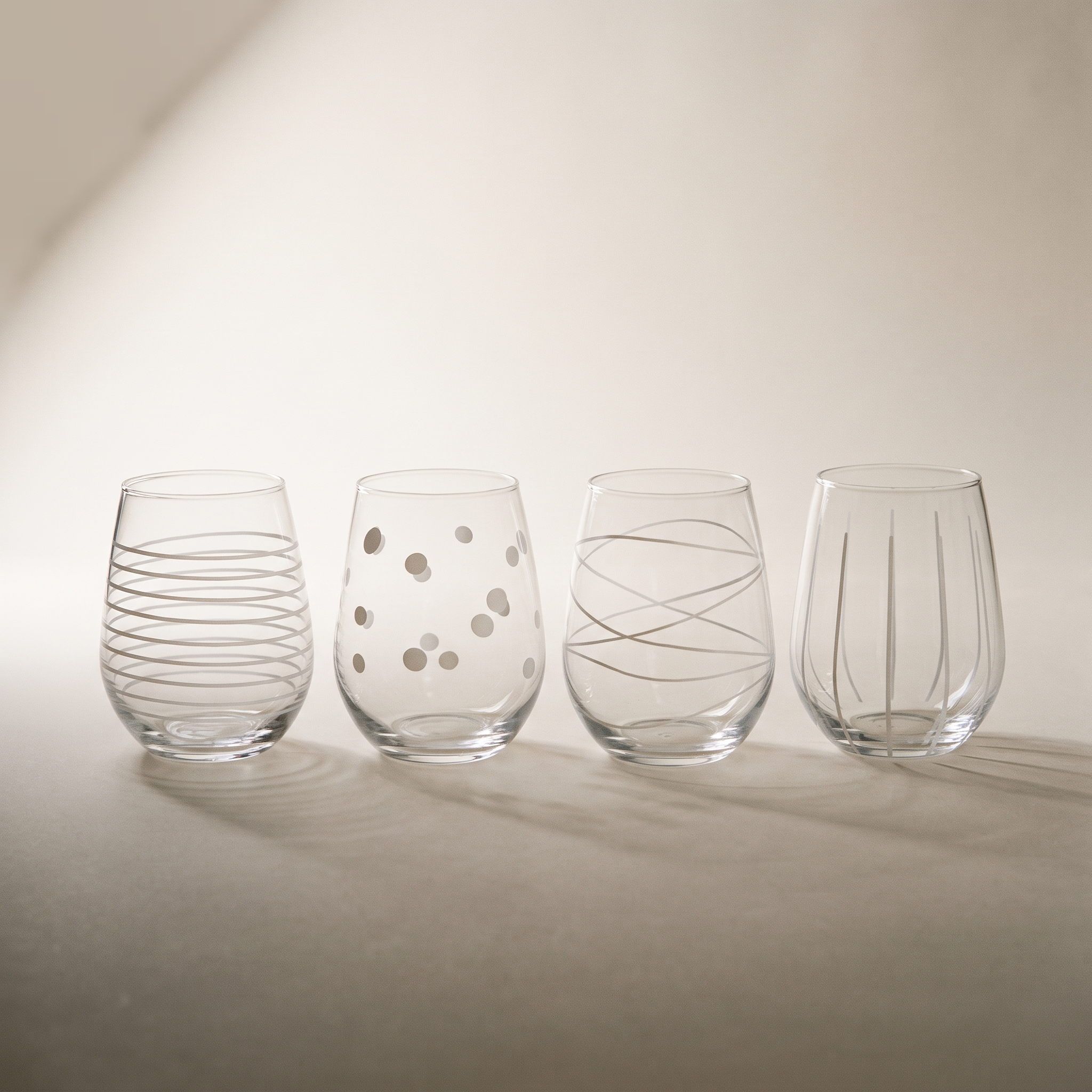 Lot de 4 verres sans pied gravés avec précision (4 motifs) - 500 ml