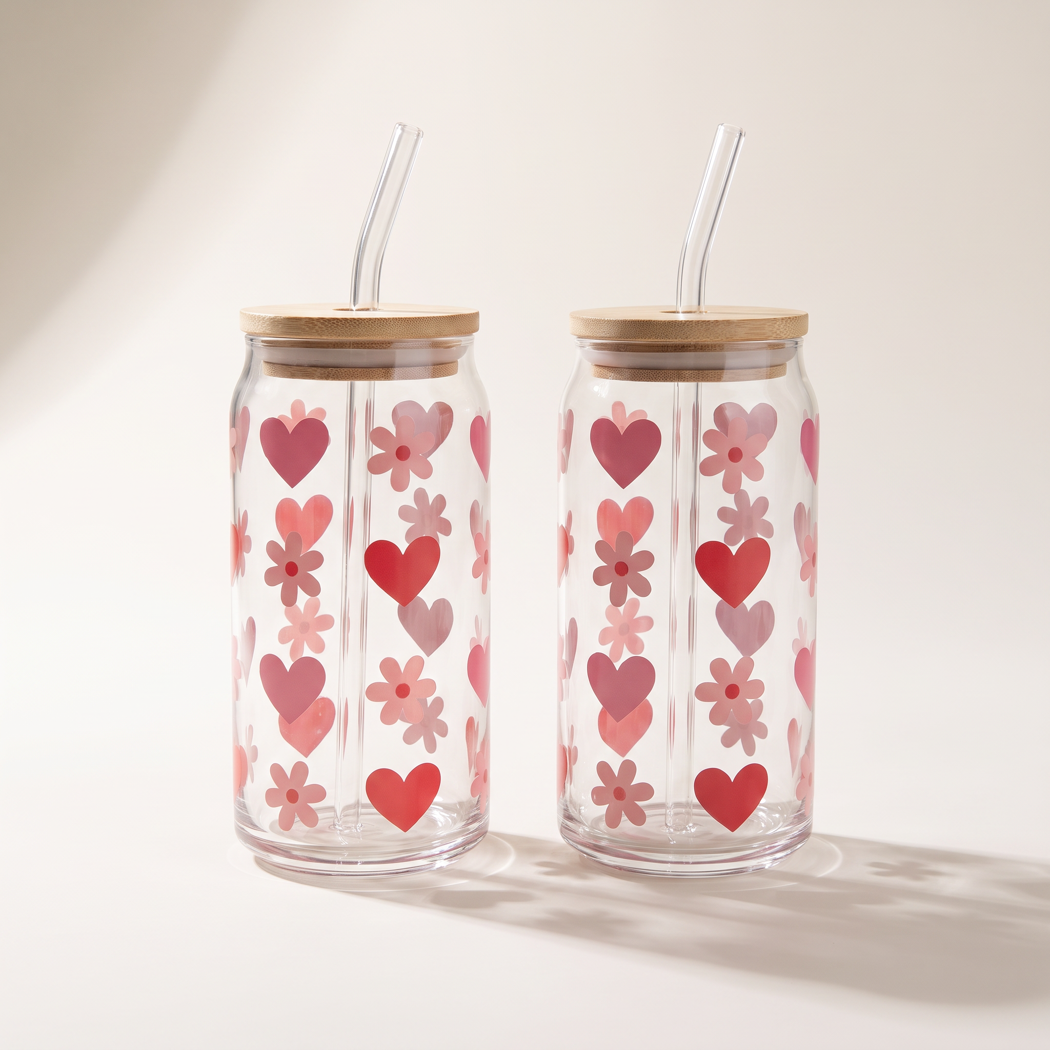 Gobelets à siroter en verre avec décalcomanies cœurs et marguerites avec paille en verre et couvercle en bambou (lot de 2)