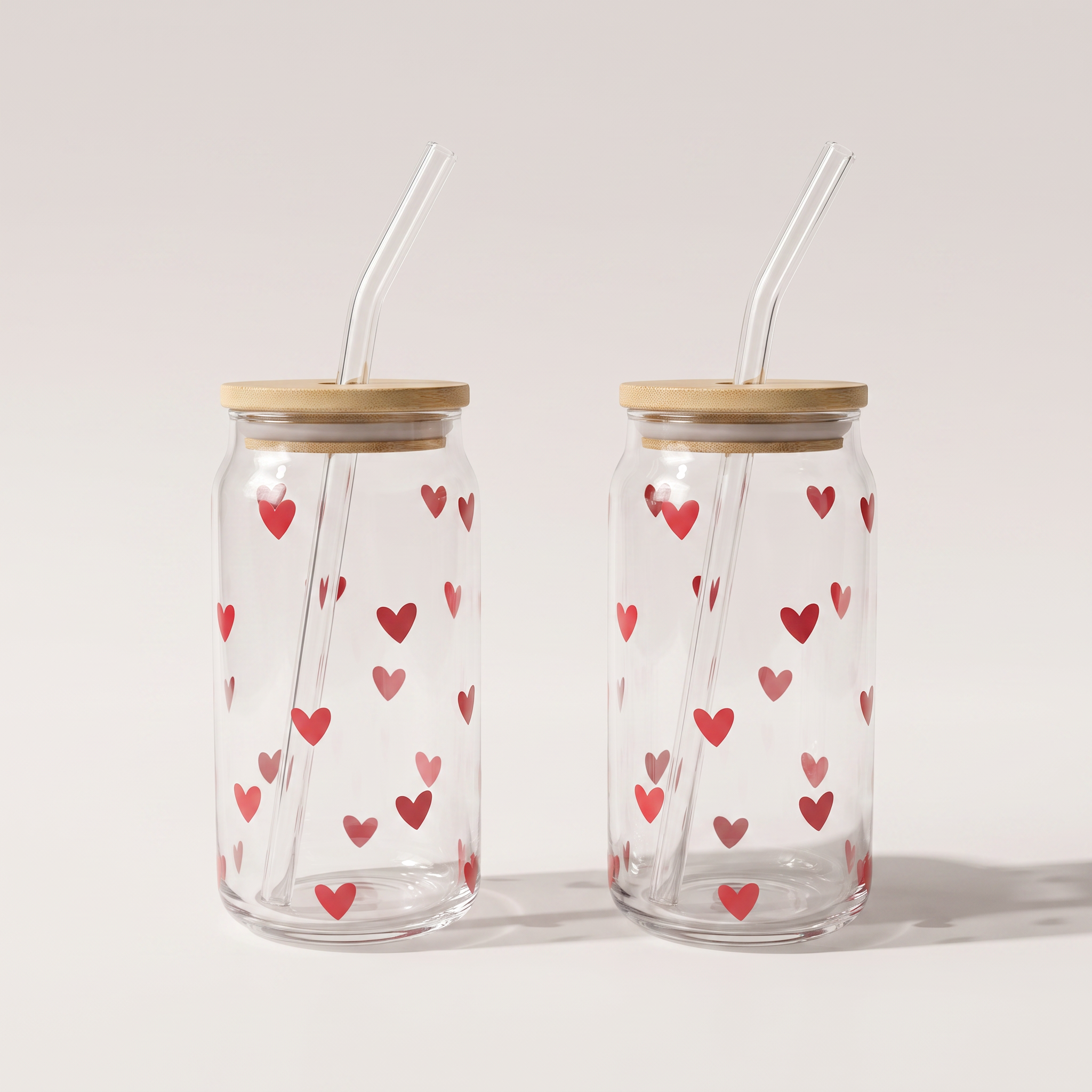 Gobelets en verre avec motif cœurs, paille en verre et couvercle en bambou (lot de 2)